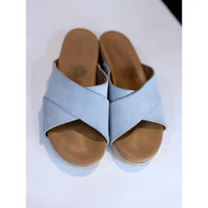 Donna Toscana Italy Light Blue Suede Studded Wood‎ Wedge Slide Sandals Mules 8.5 thumbnail 2