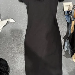 Elegant Black Dress thumbnail 2
