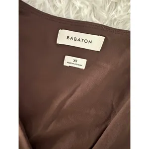 Aritzia Babaton Contour V-Neck Shorts Romper XS‎ thumbnail 2