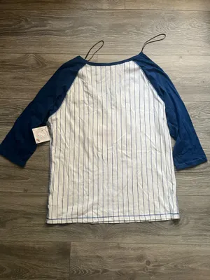 5th & Ocean White Blue Pinstripes Sequin Chicago Cubs Baseball Tee V Neck XL Top thumbnail 2