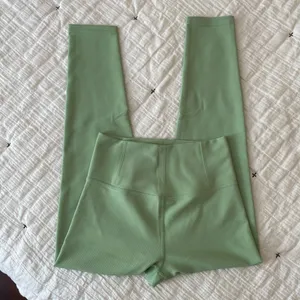 OFFLINE By Aerie Goals 7/8 Length Ribbed Legging in Ticket Green Size M thumbnail 6