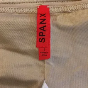 Spanx shapewear 2 pieces nude-colored camisole and matching mid-thigh shaper sho thumbnail 9