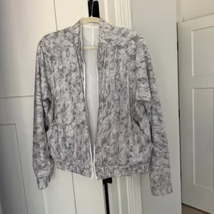 Lululemon Bombs Away‎ Jacket White City Breeze reversible zip front gray thumbnail 9