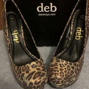 Deb Cheetah Heels Gold Size 8 thumbnail 1