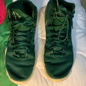 Nike Green Low tops. Size 9. thumbnail 1