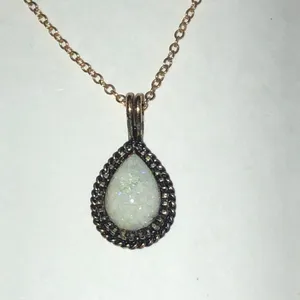 Vintage Gold Filled White Iridescent Flakes Dainty Teardrop Necklace thumbnail 2