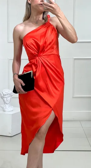 DO+BE NWT One Shoulder Satin Twisted Knot Tulip Hem Midi Dress Red GY1879 L‎ thumbnail 1