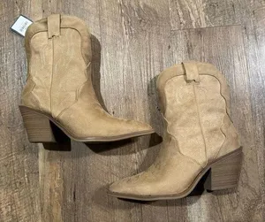 Universal Threads NWT Suede Cowboy Boots 7.5 thumbnail 1