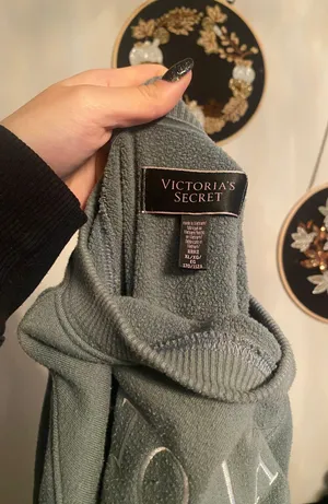Victorias Secret Crewneck thumbnail 2