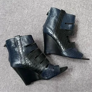 Rebecca Minkoff Sonny Embossed Peep Toe Wedge Booties Size 9 Navy Blue Black thumbnail 3