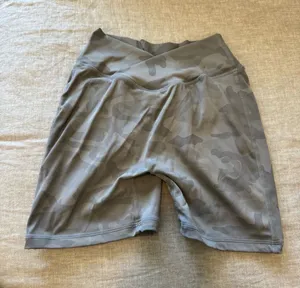 Yeoreo Gray Camo Spandex Cinched Shorts Size XS thumbnail 1