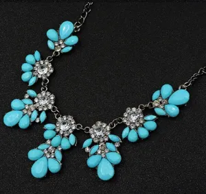 Resin Gems and Rhinestone Summer Style Flowers High Fashion Necklace thumbnail 4