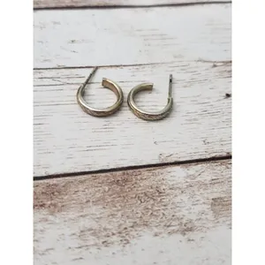 Vintage Earrings for Pierced Ears Patterned Gold Tone Small Hoop - Tarnished thumbnail 3