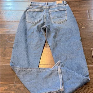 American Eagle Outfitters Classic MOM Jeans size 4 thumbnail 9