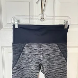 Athleta Women’s Navy Gray Space Dye Textured‎ Leggings Medium Workout Athletic thumbnail 3