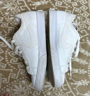 Nike White Athletic Shoes Classic Design thumbnail 1