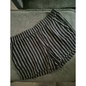 New Mid-rise shorts soft X-Large XL thumbnail 2