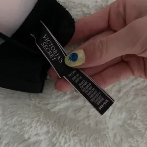 Victoria's Secret Bra thumbnail 3