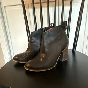 BP black leather booties size 8 thumbnail 5