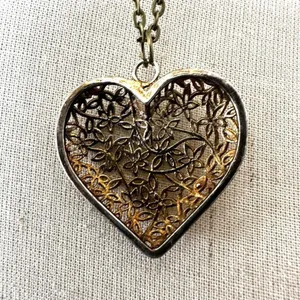 Filigree gold tone Heart Pendant Necklace thumbnail 6
