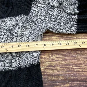 GAP Sweater Women’s Crew Neck Pullover White & Black Size XL thumbnail 5