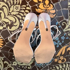 X2B White Strappy Stiletto Sandals Sz: 8 thumbnail 6