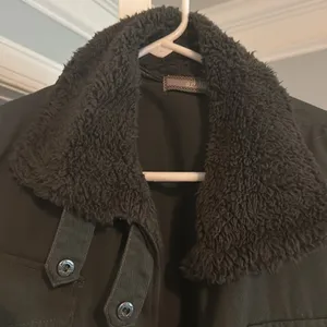 Women’s size medium olive green jacket thumbnail 3
