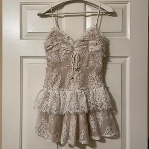 NWT! Angel Biba Chic White Floral Lace Mini Dress Women’s V-Neck Ruffle Size Large thumbnail 3
