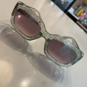 American Eagle AE Aerie Getaway Clear Glitter Frame Sunglasses thumbnail 8