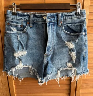 Abercrombie & Fitch Curve Love High Rise Mom Short thumbnail 1