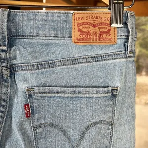Levi’s Classic Mid Rise Skinny Jeans Light Wash Stretch W28 L30 Size 6 thumbnail 8