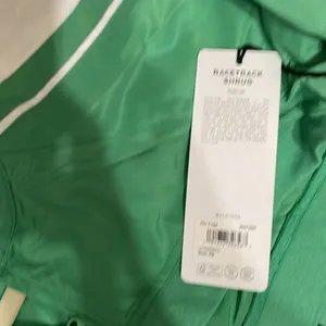 ALO Yoga NWT Racetrack Shrug Lettuce Green White Size XS thumbnail 11
