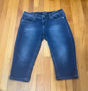 Seven7 woman Denim blue capri Jeans 8 thumbnail 1