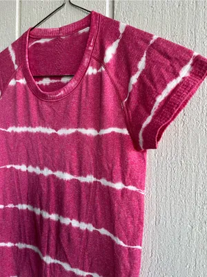Lululemon Swiftly Tech Short Sleeve Crew in Cranberry‎ Tie Dye Pink Size 4 thumbnail 2
