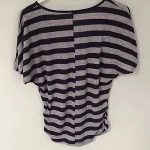 Molly Maxi Vneck striped short sleeve shirt. Size Medium. thumbnail 4