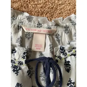 VICTORIAS SECRET Women’s Size M White Blue Leaf Print Nightgown Pajamas thumbnail 2