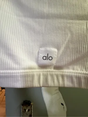 ALO Yoga White Ribbed Scoop-Neck Button Front Crop Top thumbnail 4
