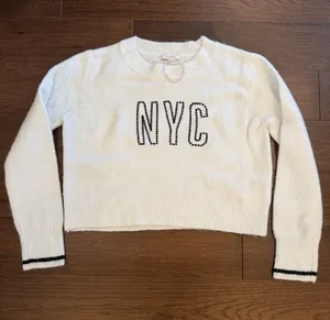 Z Supply Cropped Crewneck Sweater with 'NYC' Size Medium - C53-043 thumbnail 1