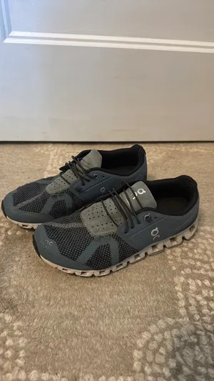On Cloud Shoes thumbnail 3