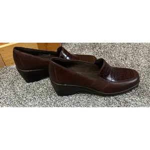 Clarks Susannah Brown Leather Alligator Croc Print‎ Loafers Women's Size 7.5 thumbnail 2
