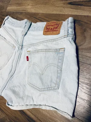 Levi’s 501 Original Fit Women’s Cut-off Jean Shorts Fly Button Closure Size 28 thumbnail 9