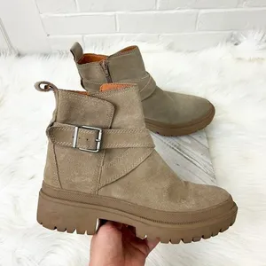 Lucky Brand Elyton Tan Suede Chunky Lug Sole Boots Size 9 thumbnail 1