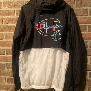 Super cute lightweight Champion windbreaker thumbnail 4