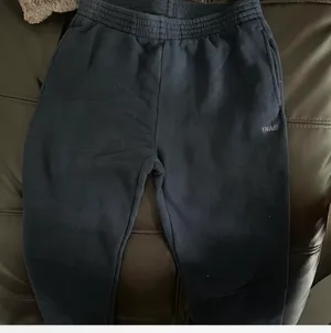 Aritzia Perfect Sweatpants thumbnail 2