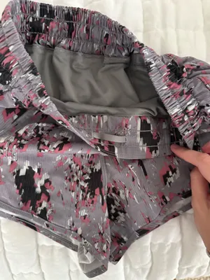 Lululemon Shorts Hotty Hot 2.5" thumbnail 3