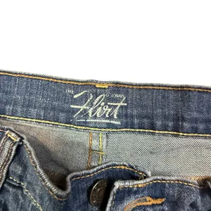 Old Navy The Flirt Bootcut Jeans Size 6 Short thumbnail 2