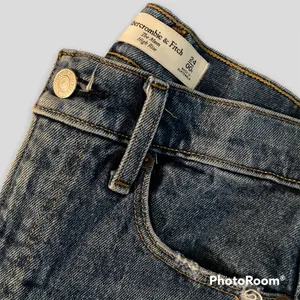 Abercrombie Mom Jeans thumbnail 3