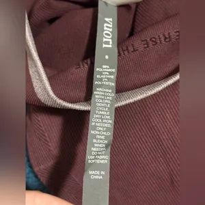 NWOT Vuori‎ Helix Seamless Legging in a burgundy color Small thumbnail 7