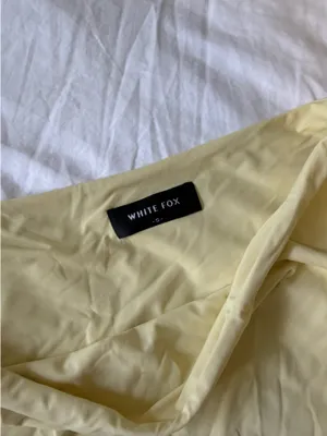 yellow white fox going out top off shoulder thumbnail 3