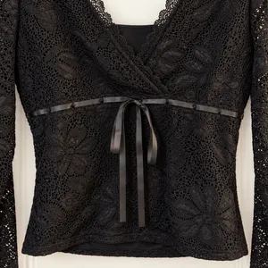 Princess Polly Black Floral Lace Wrap Top Size 10 NWT Ribbon Tie Long Sleeve thumbnail 4